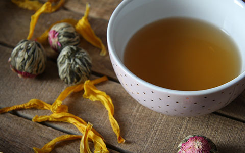 嚼茶叶可缓解牙齿过敏 